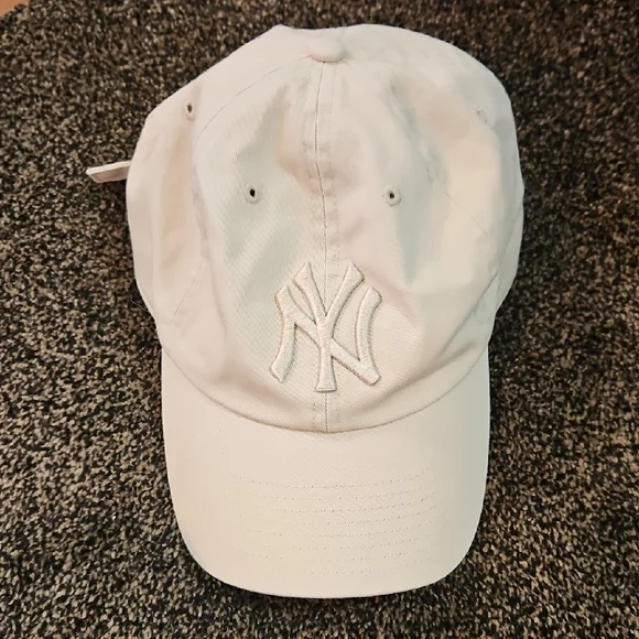 White Embroidered Logo Cap - Picture 1 of 2